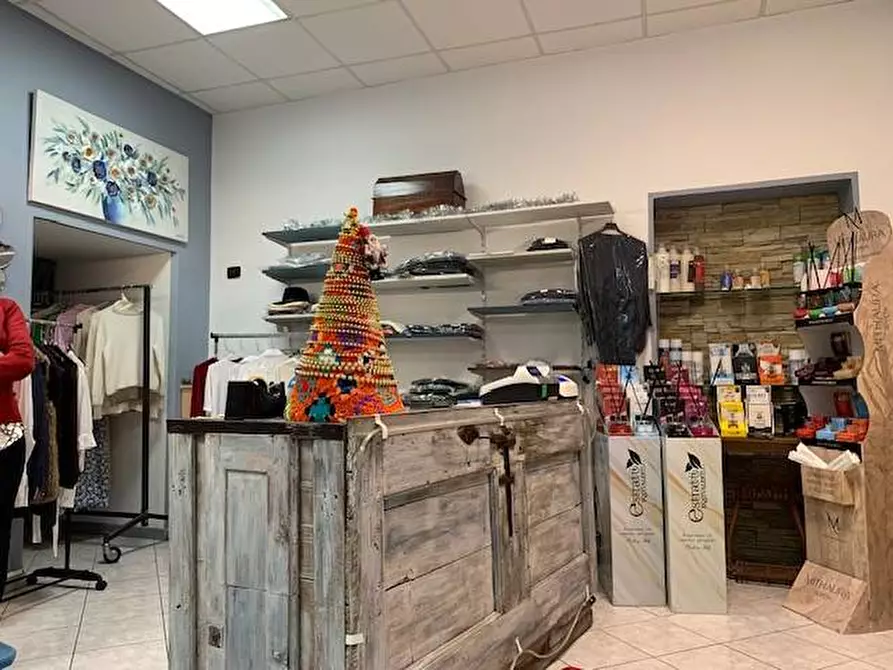 Immagine 5 di Attività commerciale in vendita  in Corso vittorio veneto a Osio Sotto