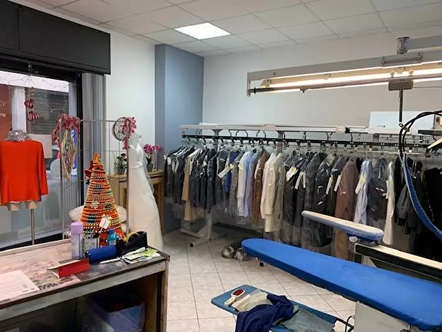 Immagine 12 di Attività commerciale in vendita  in Corso vittorio veneto a Osio Sotto