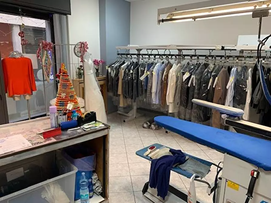 Immagine 16 di Attività commerciale in vendita  in Corso vittorio veneto a Osio Sotto