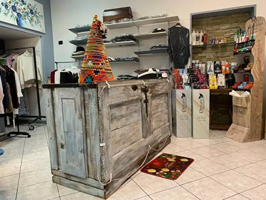 Immagine 13 di Attività commerciale in vendita  in Corso vittorio veneto a Osio Sotto