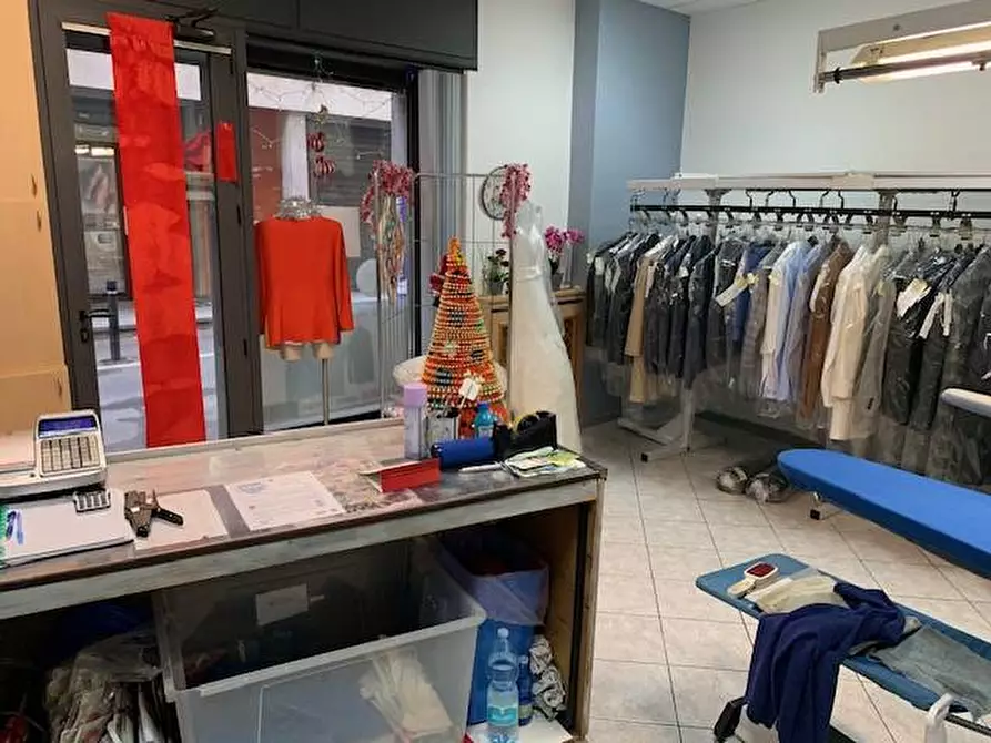 Immagine 10 di Locale commerciale in vendita  in Corso vittorio veneto a Osio Sotto