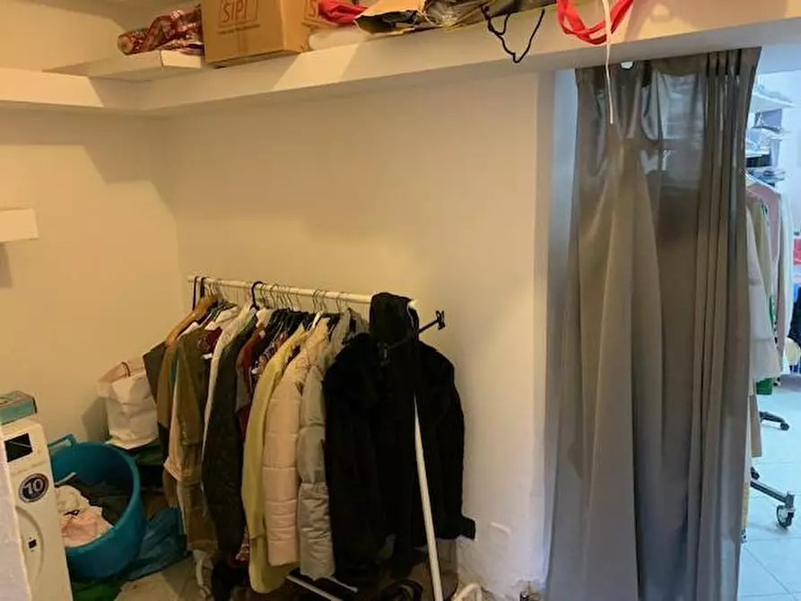 Immagine 12 di Locale commerciale in vendita  in Corso vittorio veneto a Osio Sotto