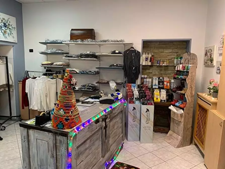 Immagine 16 di Locale commerciale in vendita  in Corso vittorio veneto a Osio Sotto