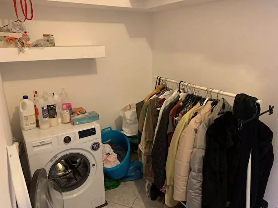 Immagine 18 di Locale commerciale in vendita  in Corso vittorio veneto a Osio Sotto