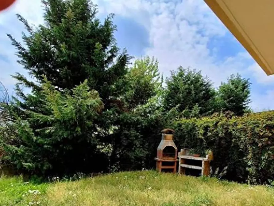 Immagine 21 di Appartamento in vendita  in via romagna a Bernareggio