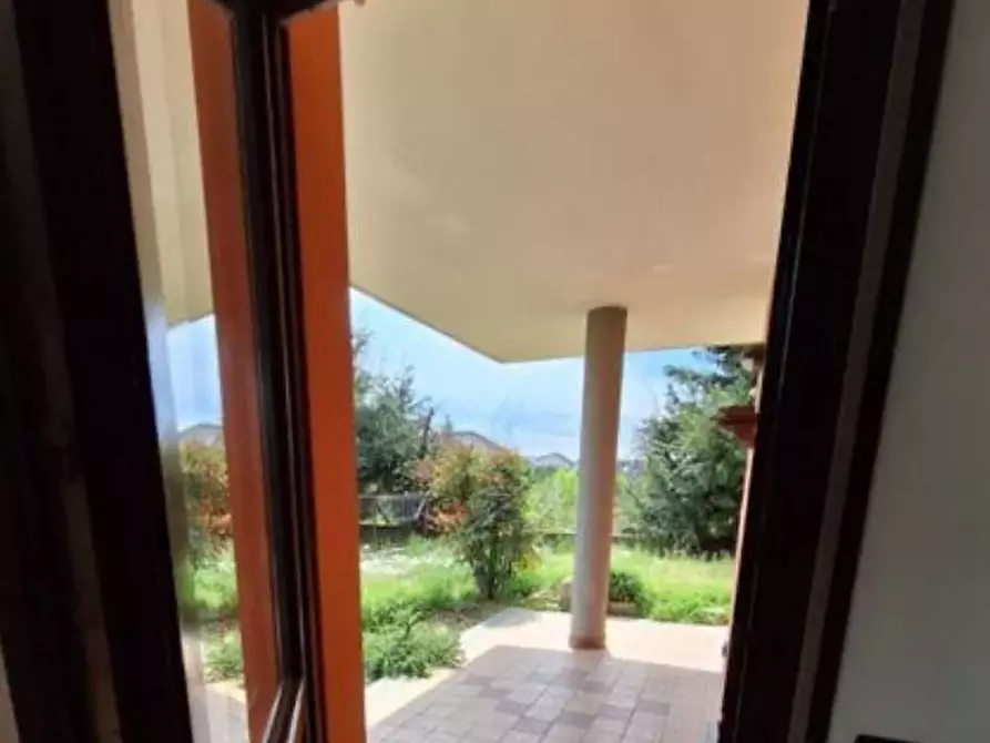 Immagine 17 di Appartamento in vendita  in via romagna a Bernareggio