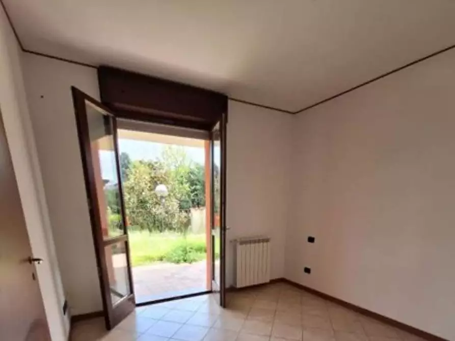Immagine 18 di Appartamento in vendita  in via romagna a Bernareggio