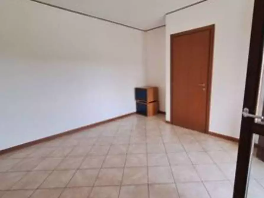 Immagine 3 di Appartamento in vendita  in via romagna a Bernareggio