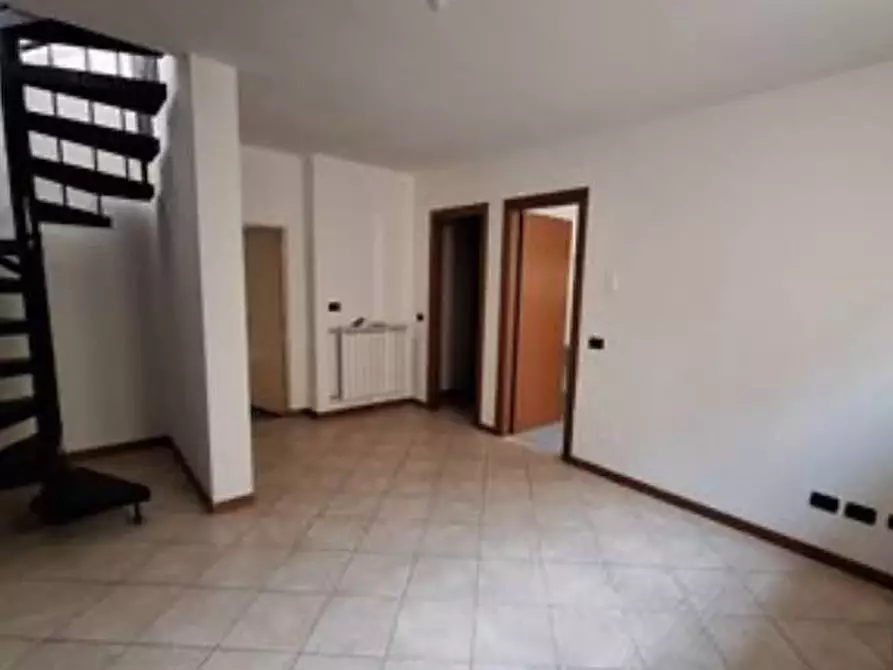 Immagine 5 di Appartamento in vendita  in via romagna a Bernareggio