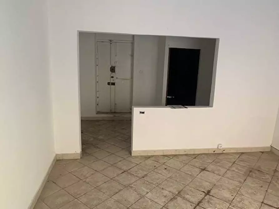 Immagine 10 di Locale commerciale in vendita  in via marconi a Osio Sotto