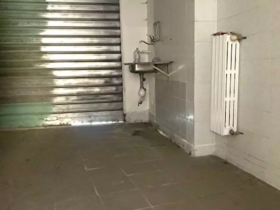 Immagine 11 di Locale commerciale in vendita  in via marconi a Osio Sotto