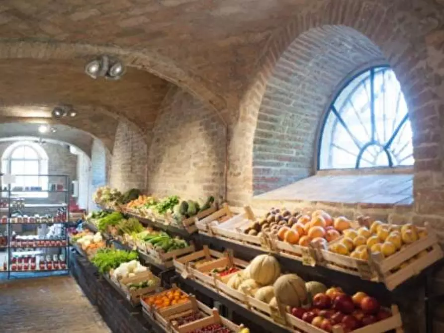 Immagine 3 di Attività commerciale in vendita  in piazza san lorenzo a Alzano Lombardo