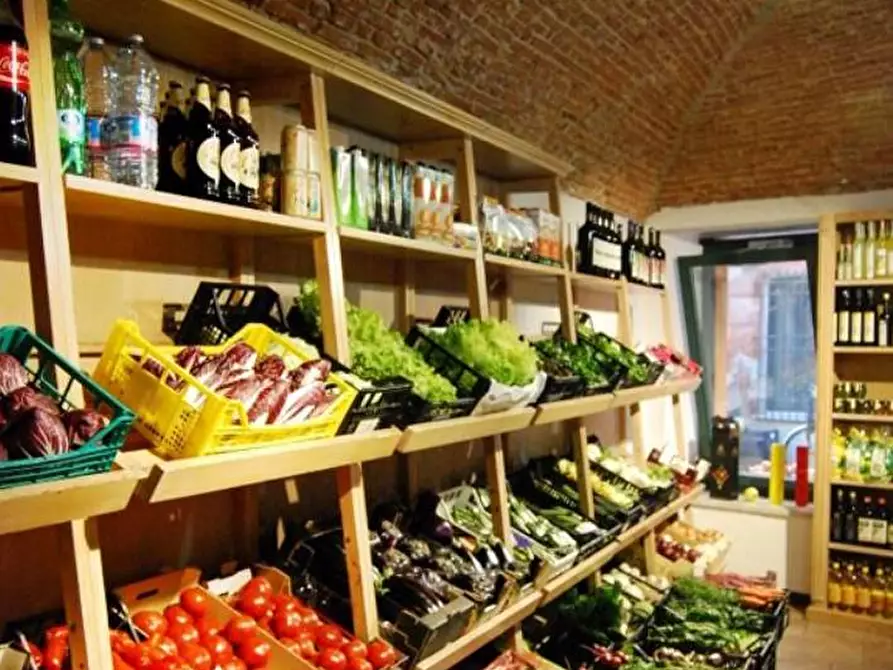 Immagine 29 di Attività commerciale in vendita  in piazza san lorenzo a Alzano Lombardo