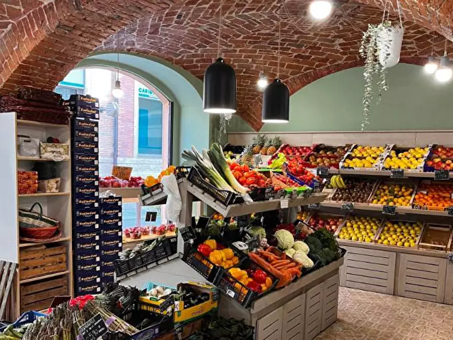 Immagine 4 di Attività commerciale in vendita  in piazza san lorenzo a Alzano Lombardo