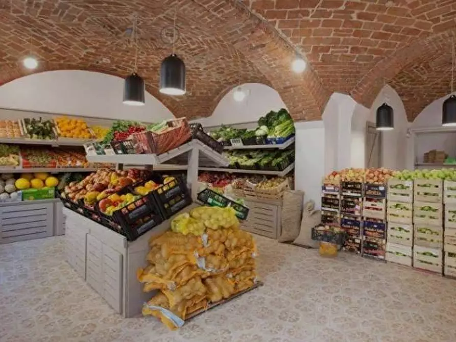 Immagine 9 di Attività commerciale in vendita  in piazza san lorenzo a Alzano Lombardo