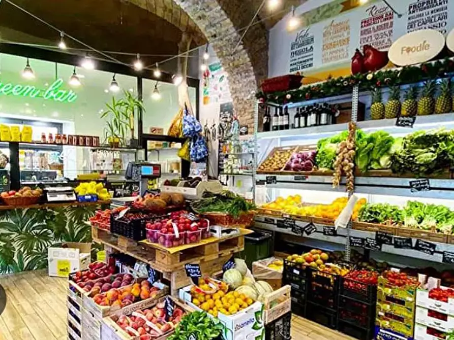 Immagine 8 di Attività commerciale in vendita  in piazza san lorenzo a Alzano Lombardo