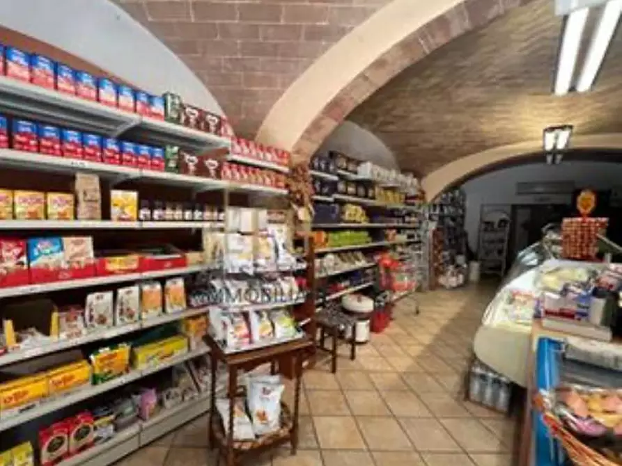 Immagine 16 di Attività commerciale in vendita  in piazza san lorenzo a Alzano Lombardo