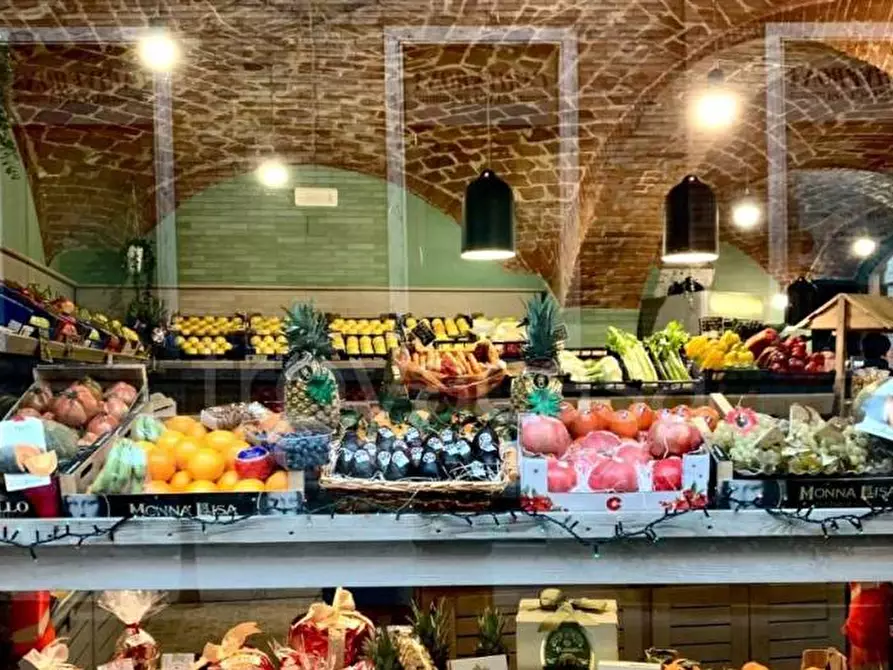 Immagine 6 di Attività commerciale in vendita  in piazza san lorenzo a Alzano Lombardo