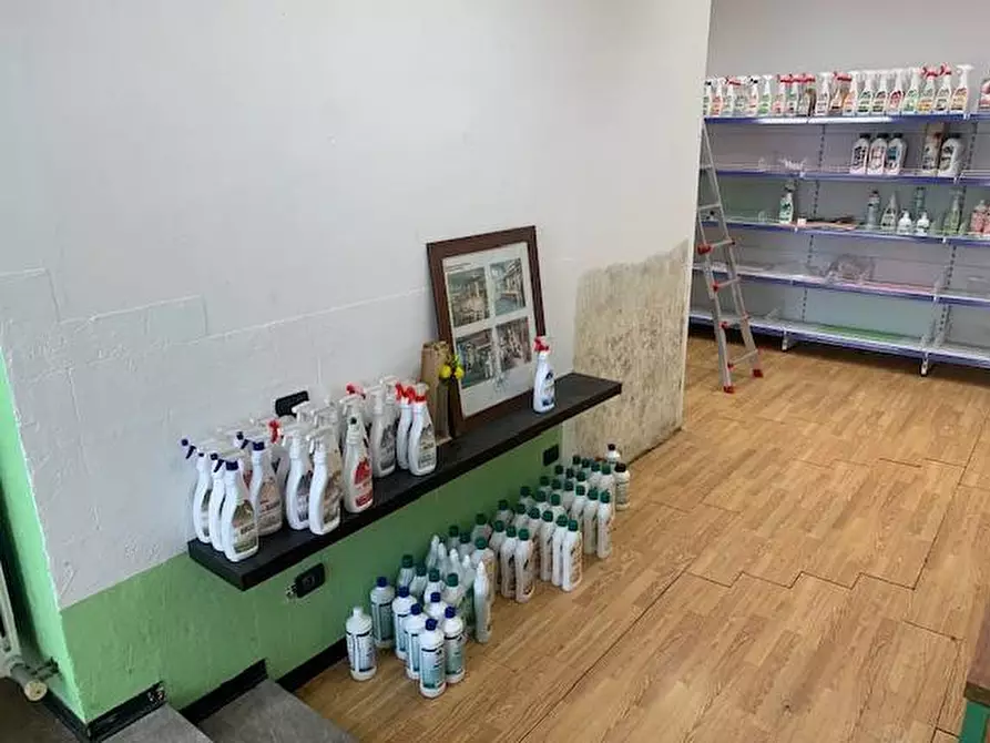 Immagine 6 di Locale commerciale in vendita  in via trieste a Capriate San Gervasio