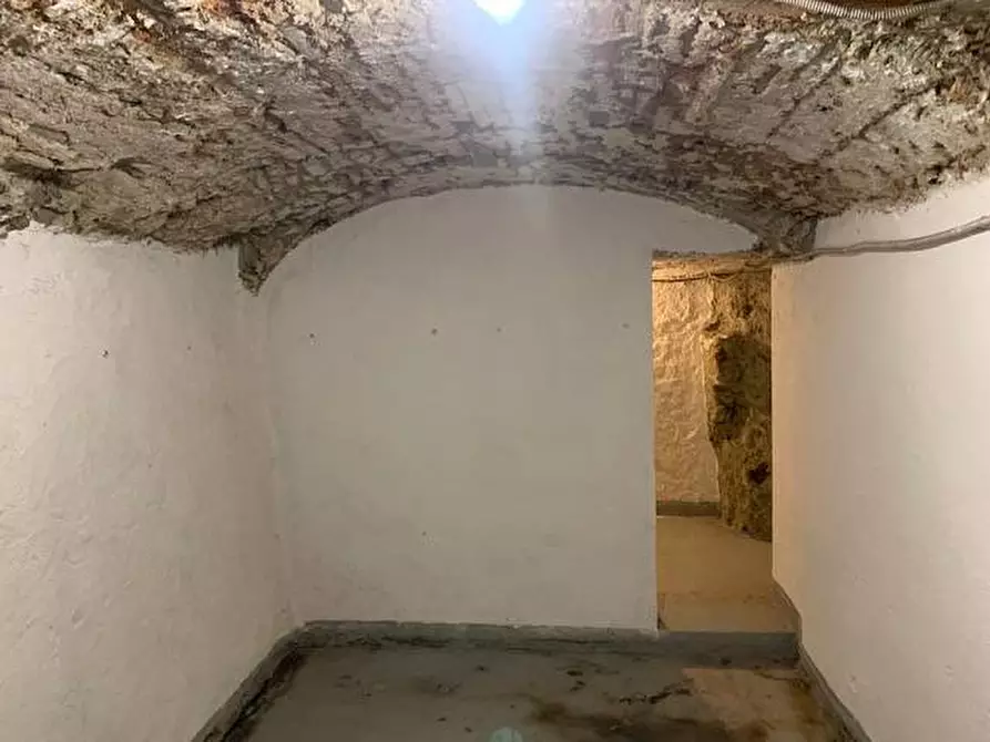 Immagine 11 di Locale commerciale in vendita  in via trieste a Capriate San Gervasio