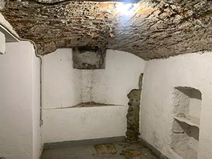 Immagine 12 di Locale commerciale in vendita  in via trieste a Capriate San Gervasio