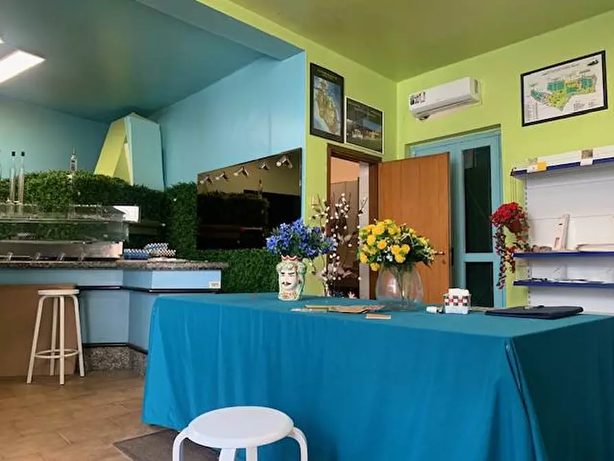 Immagine 4 di Locale commerciale in vendita  in via trieste a Capriate San Gervasio