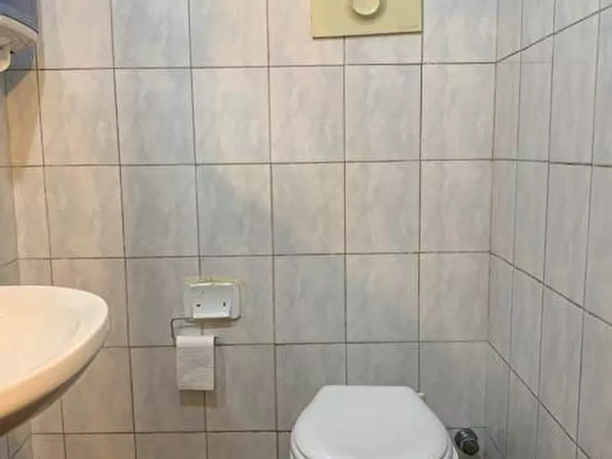 Immagine 7 di Locale commerciale in vendita  in via trieste a Capriate San Gervasio