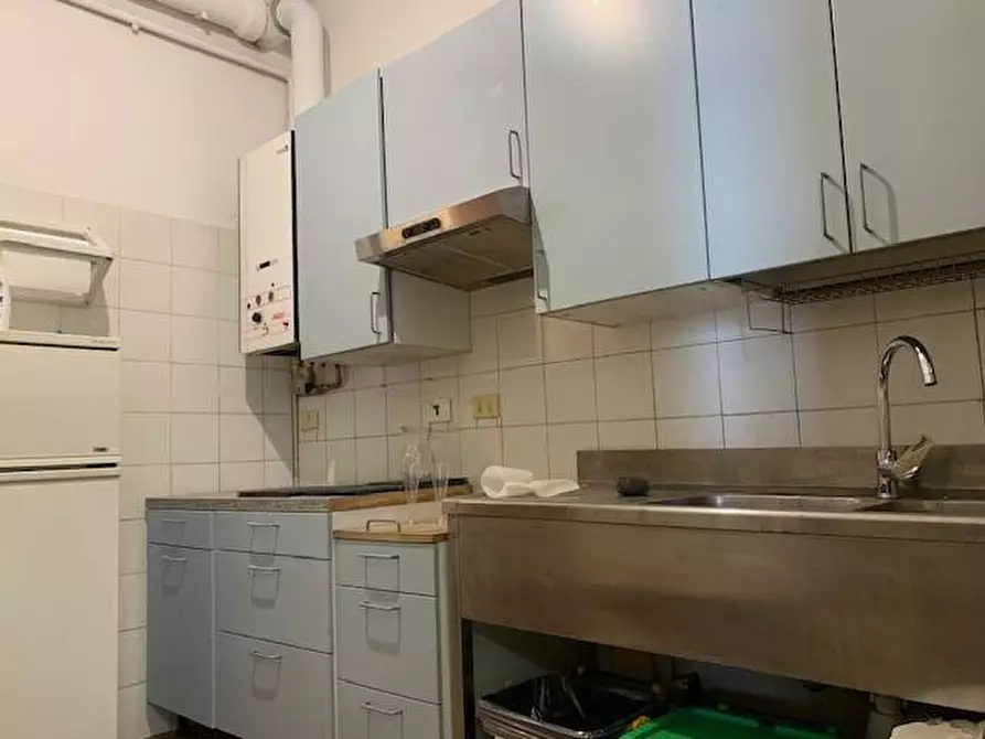 Immagine 5 di Locale commerciale in vendita  in via trieste a Capriate San Gervasio