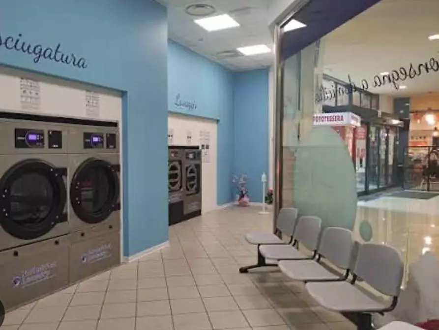 Immagine 6 di Locale commerciale in vendita  in Corso vittorio veneto a Osio Sotto