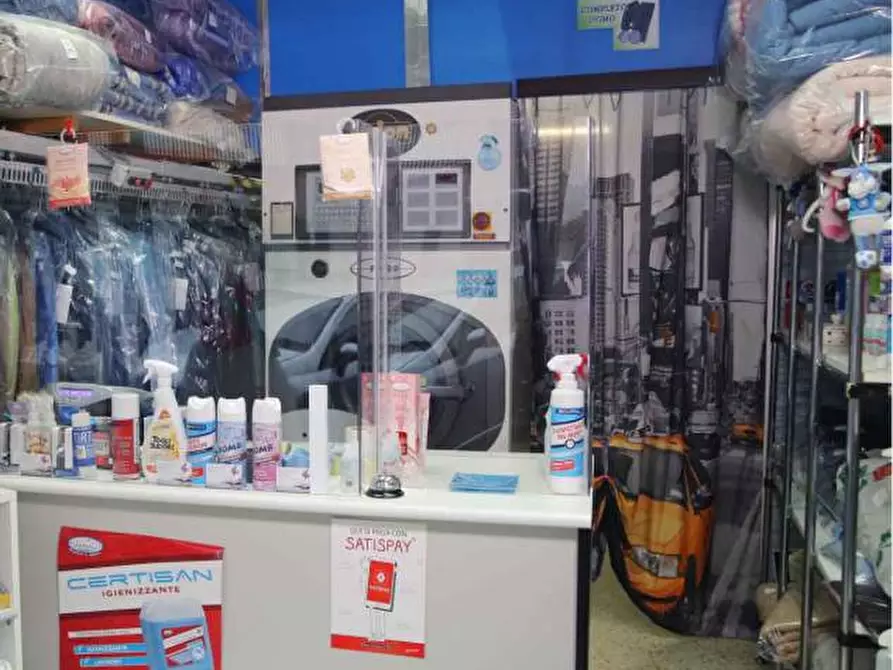 Immagine 12 di Locale commerciale in vendita  in Corso vittorio veneto a Osio Sotto