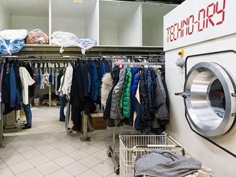 Immagine 5 di Locale commerciale in vendita  in Corso vittorio veneto a Osio Sotto