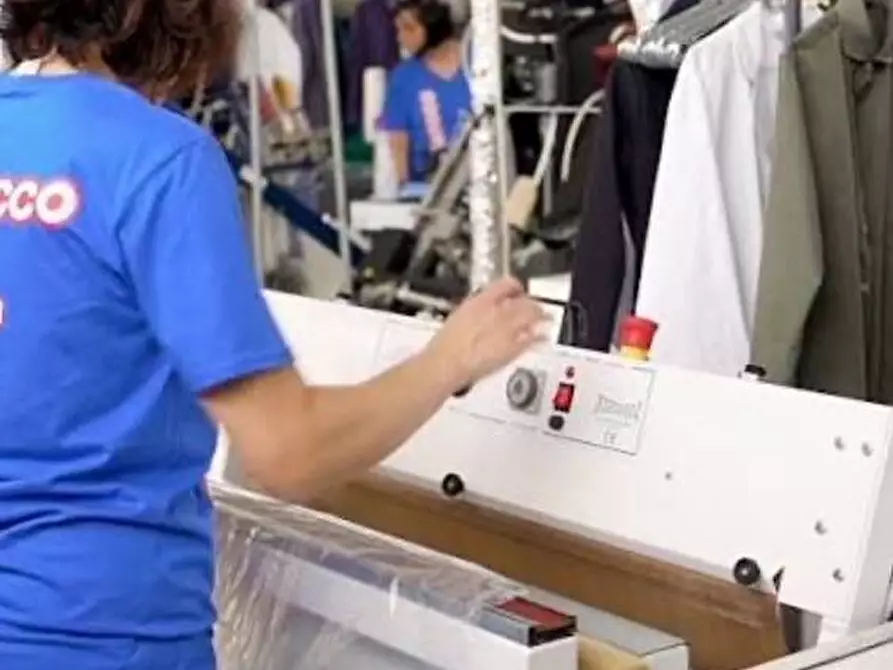 Immagine 9 di Attività commerciale in vendita  in Corso vittorio veneto a Osio Sotto