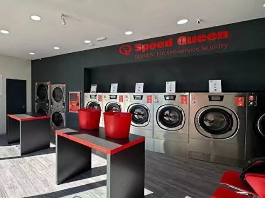 Immagine 3 di Attività commerciale in vendita  in Corso vittorio veneto a Osio Sotto