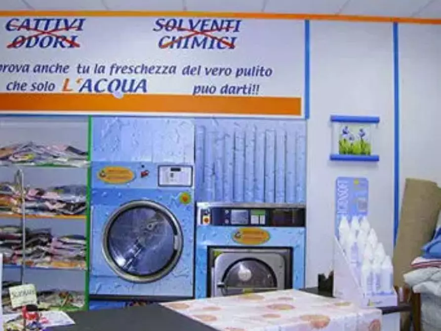 Immagine 13 di Attività commerciale in vendita  in Corso vittorio veneto a Osio Sotto