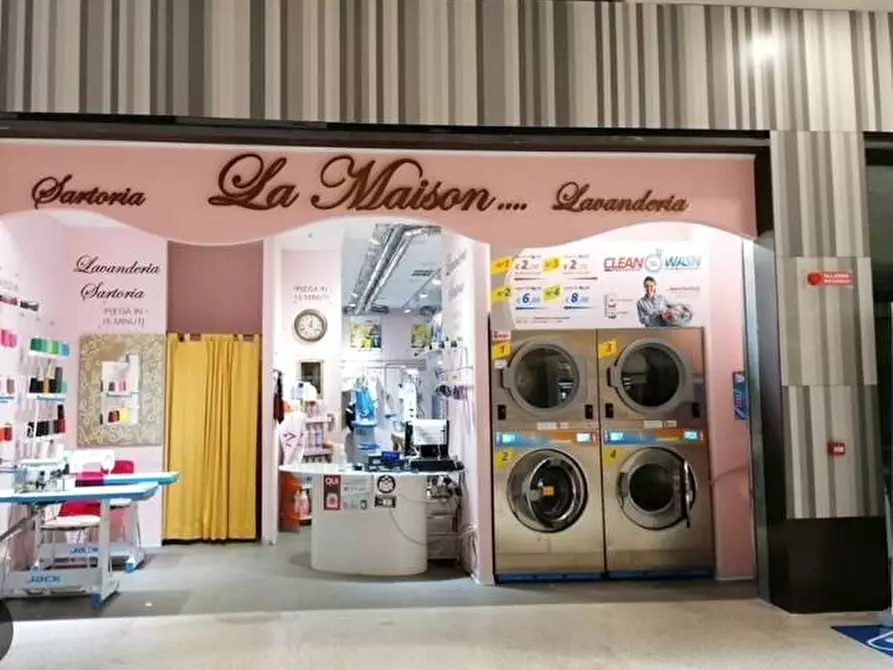 Immagine 12 di Attività commerciale in vendita  in Corso vittorio veneto a Osio Sotto