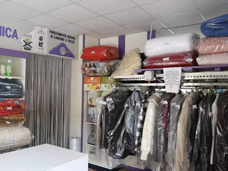 Immagine 10 di Attività commerciale in vendita  in Corso vittorio veneto a Osio Sotto