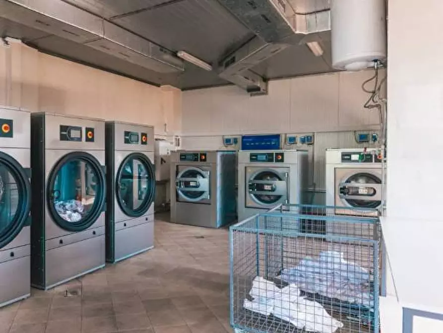 Immagine 4 di Attività commerciale in vendita  in Corso vittorio veneto a Osio Sotto