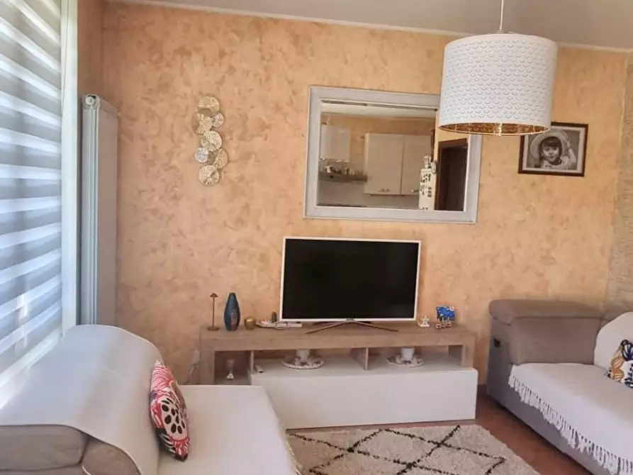 Immagine 2 di Appartamento in vendita  in via Massimo D'Azeglio a Vimercate