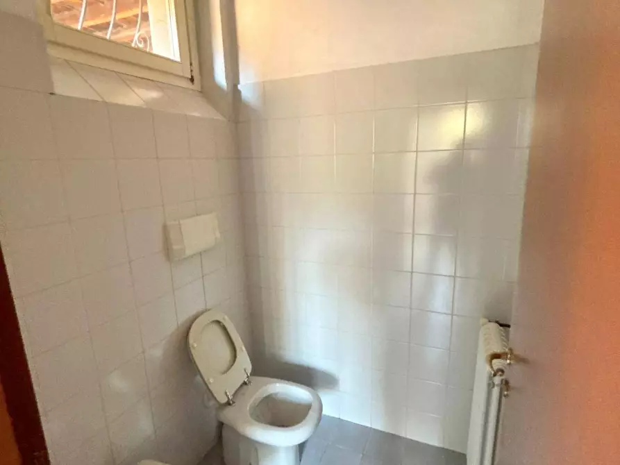 Immagine 5 di Locale commerciale in vendita  in Viale Piave a Basiano