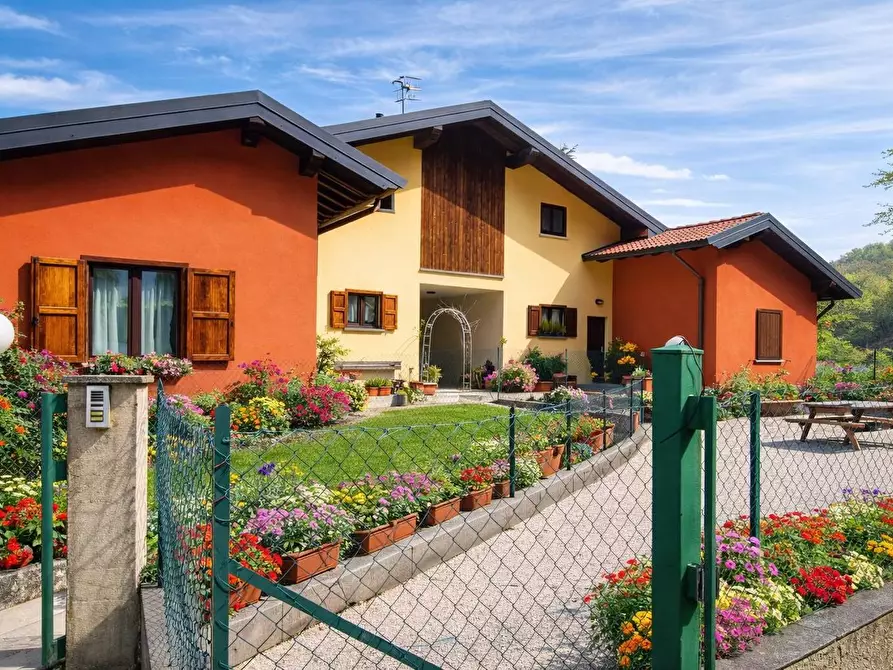 Immagine 1 di Appartamento in vendita  in Via Brumana a Costa Valle Imagna