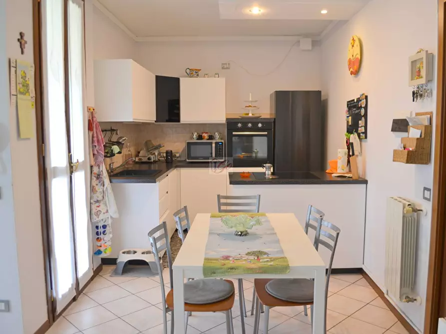 Immagine 7 di Casa semindipendente in vendita  in via  don miglietti a Basiano