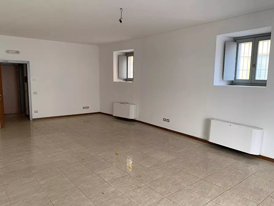 Immagine 6 di Locale commerciale in vendita  in via donizzeti a Verdello