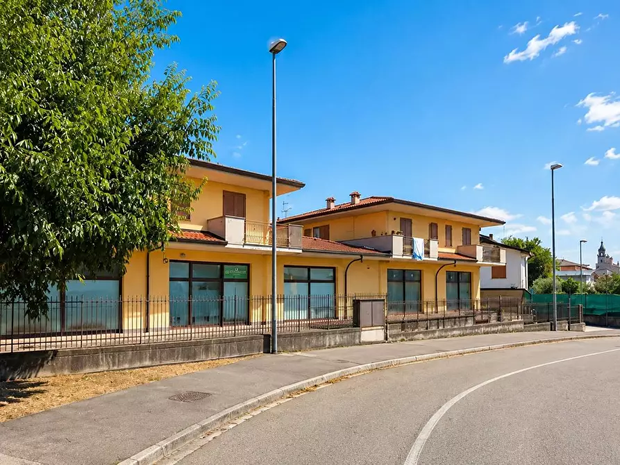 Immagine 1 di Locale commerciale in vendita  in via cavour a Bolgare