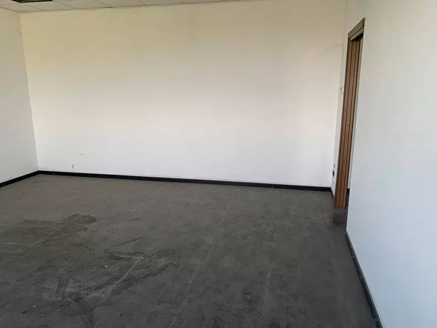 Immagine 8 di Ufficio in vendita  in via papà giovanni XXIII a Capriate San Gervasio