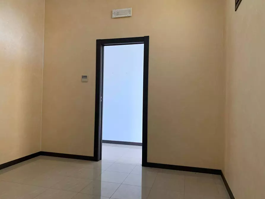 Immagine 7 di Locale commerciale in vendita  in via cavour a Bolgare