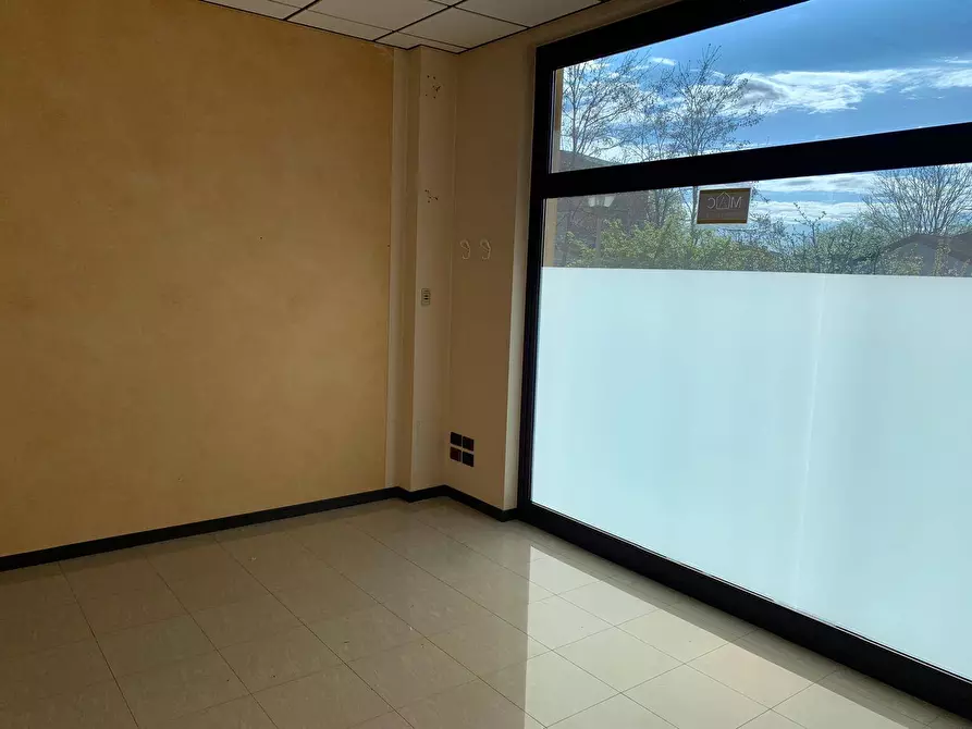 Immagine 10 di Locale commerciale in vendita  in via cavour a Bolgare