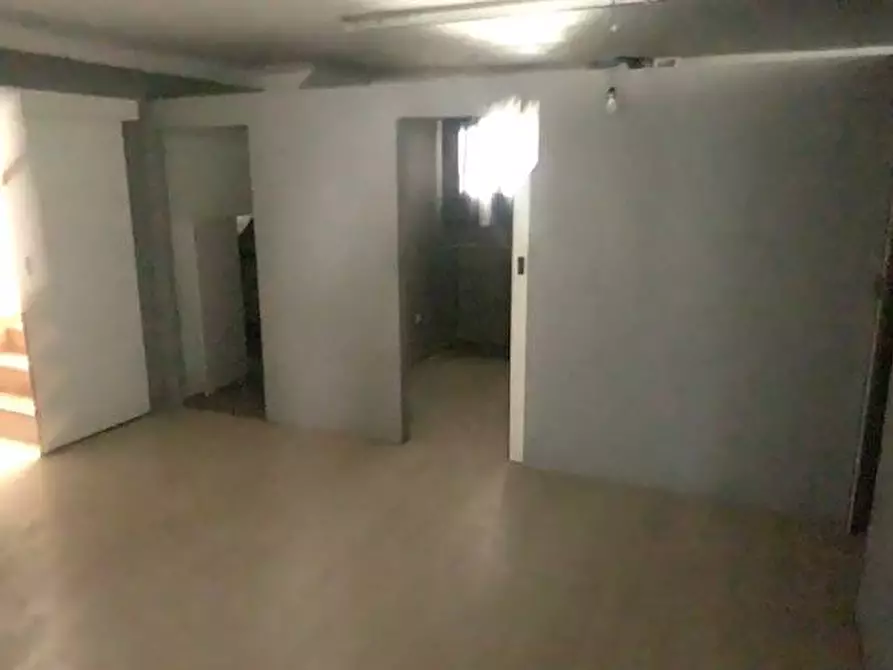 Immagine 5 di Negozio in affitto  in via matteotti a Bernareggio