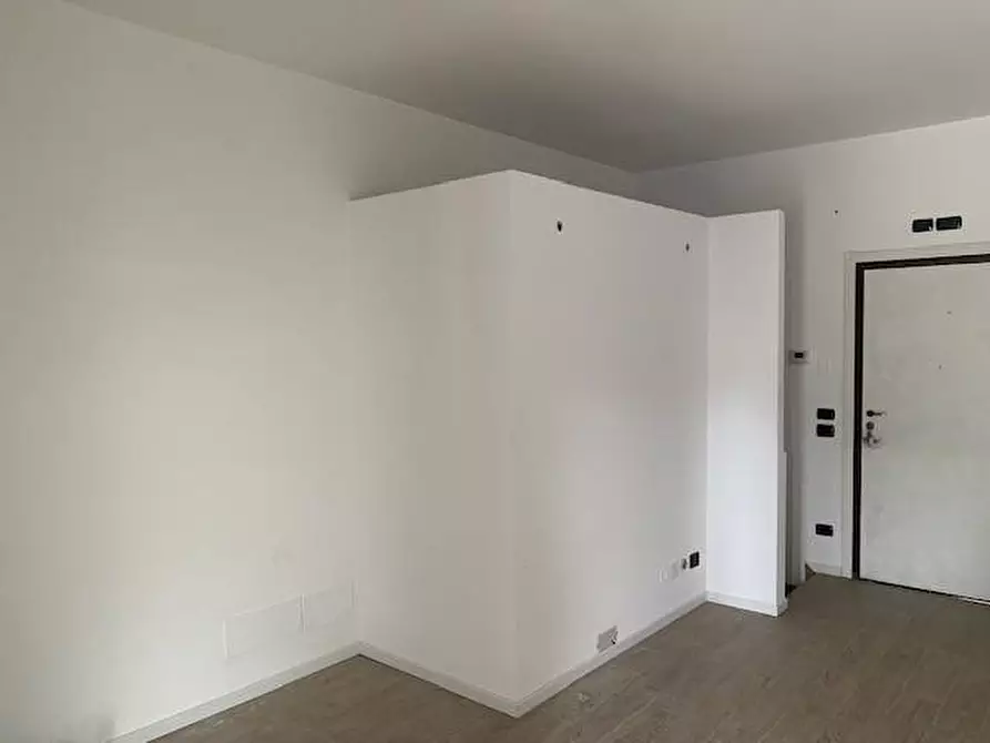 Immagine 1 di Negozio in affitto  in via matteotti a Bernareggio