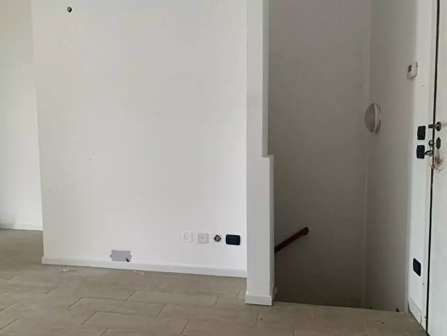 Immagine 3 di Negozio in affitto  in via matteotti a Bernareggio