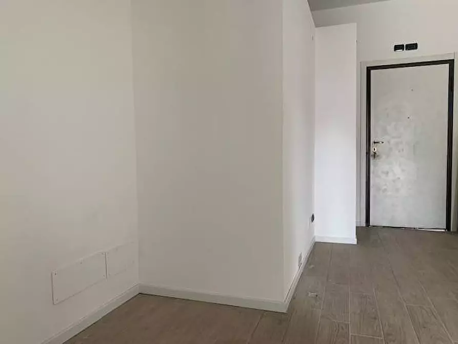 Immagine 4 di Negozio in affitto  in via matteotti a Bernareggio
